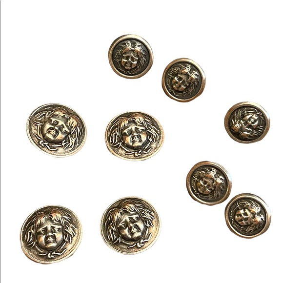 Vintage metal buttons gothic haunted face peasant women Medusa silver mix 1960s - Picture 6 of 12
